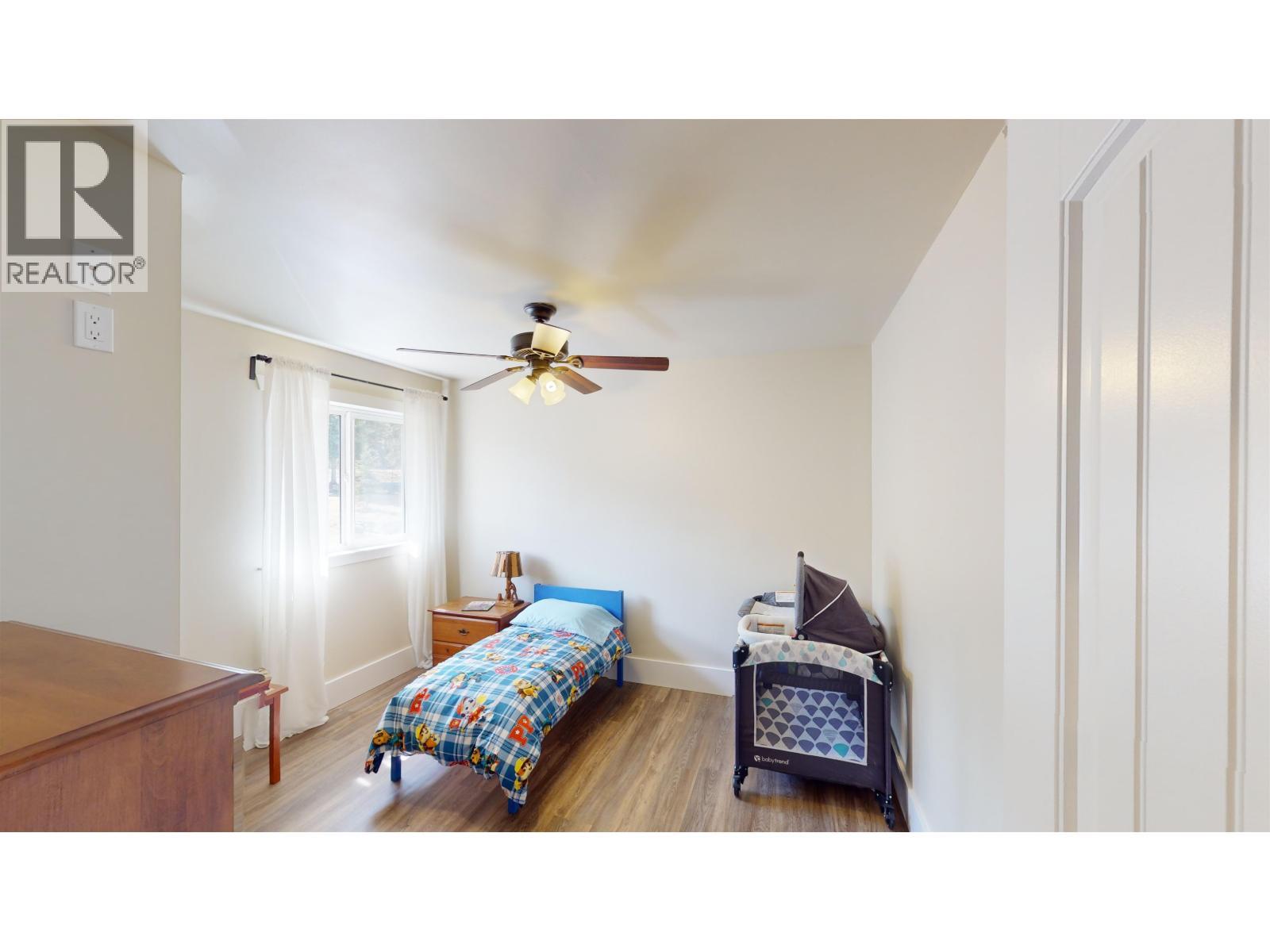 6627 Mcnolty Road, 100 Mile House, BC - Indoor Photo Showing Bedroom
