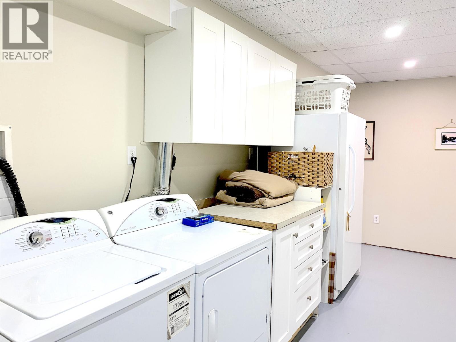 6627 Mcnolty Road, 100 Mile House, BC - Indoor Photo Showing Laundry Room