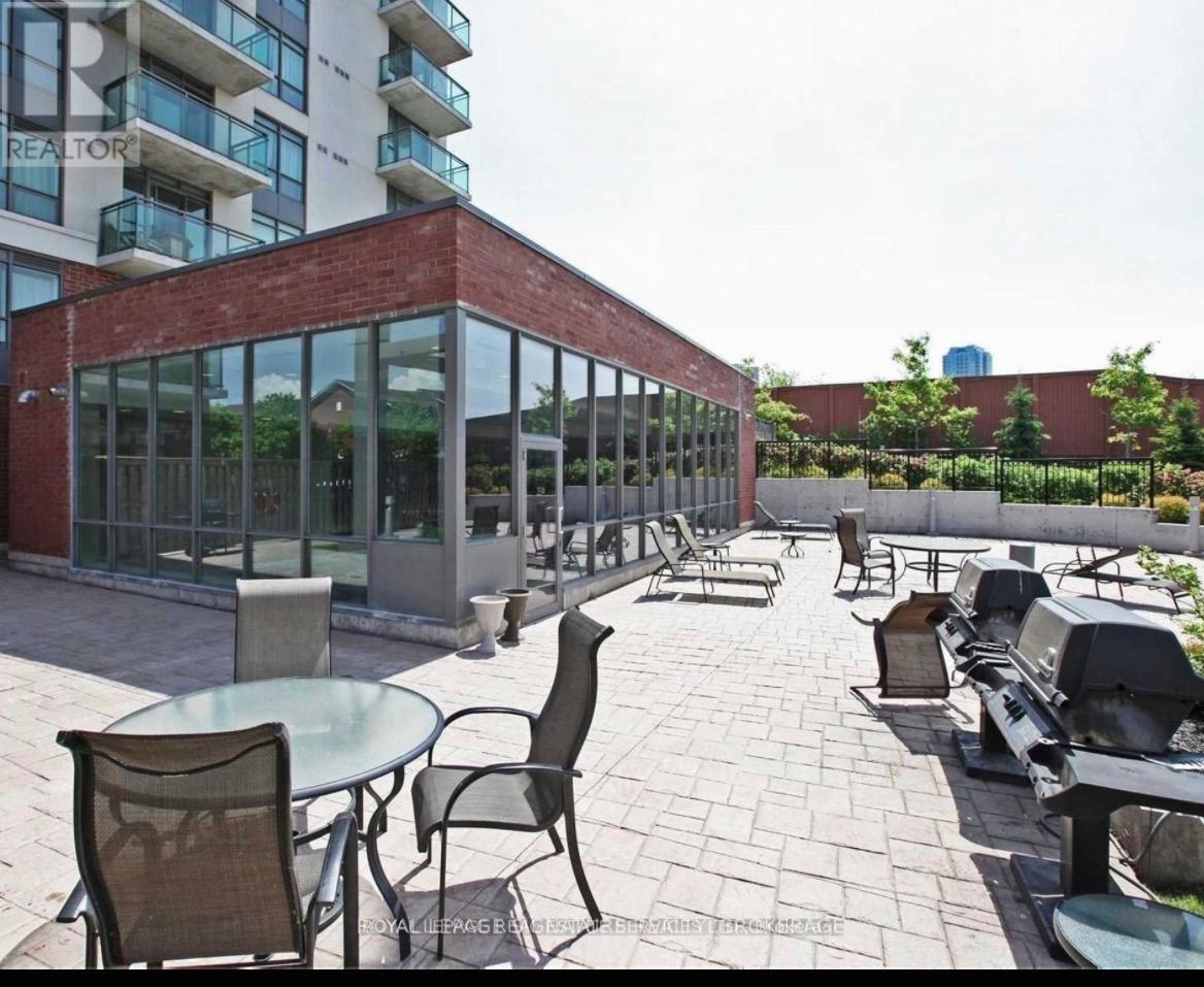 527 - 120 Dallimore Circle, Toronto, ON - Outdoor