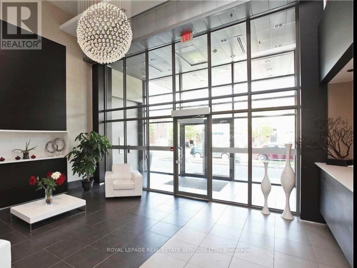 527 - 120 Dallimore Circle, Toronto, ON - Indoor Photo Showing Other Room