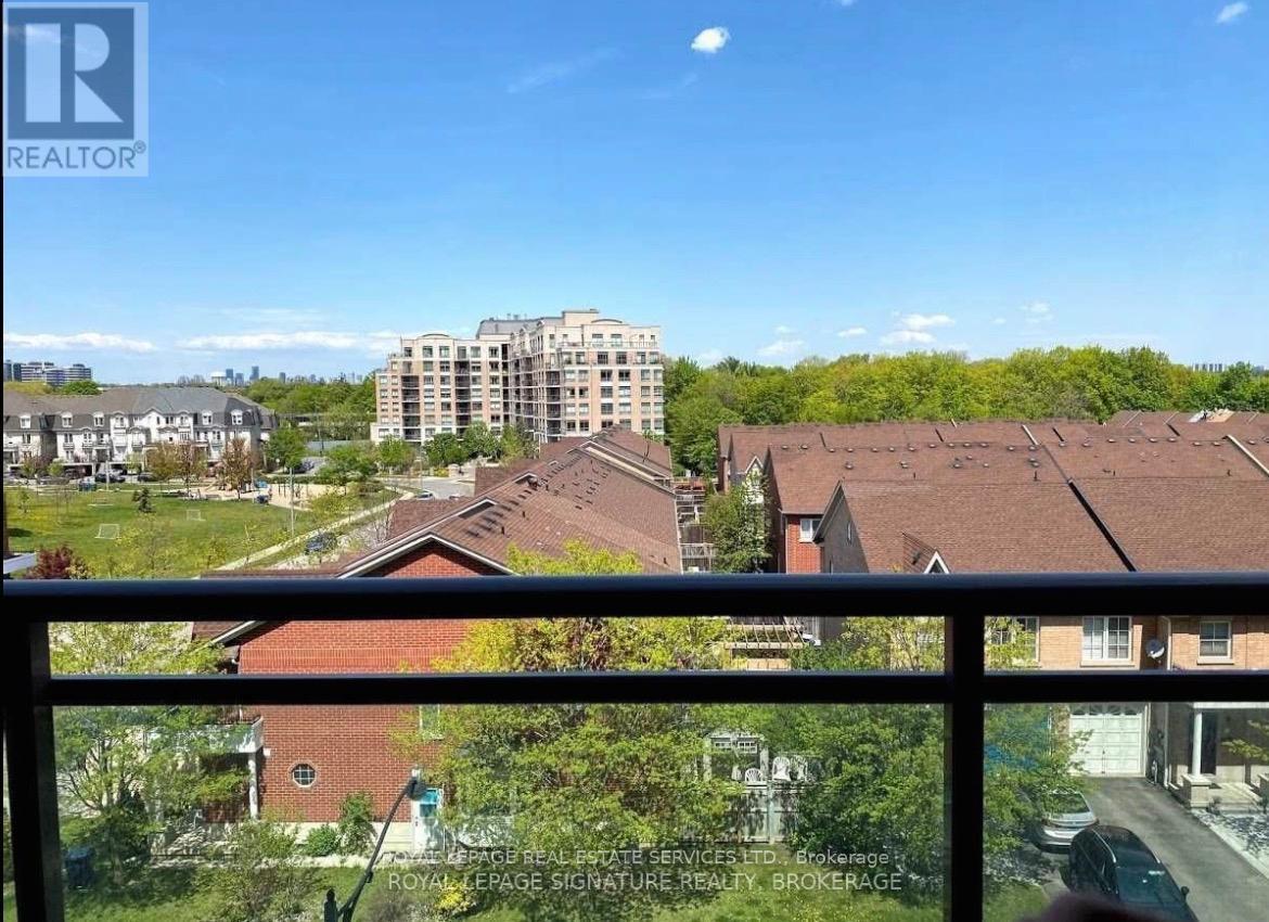 527 - 120 Dallimore Circle, Toronto, ON - Outdoor With View