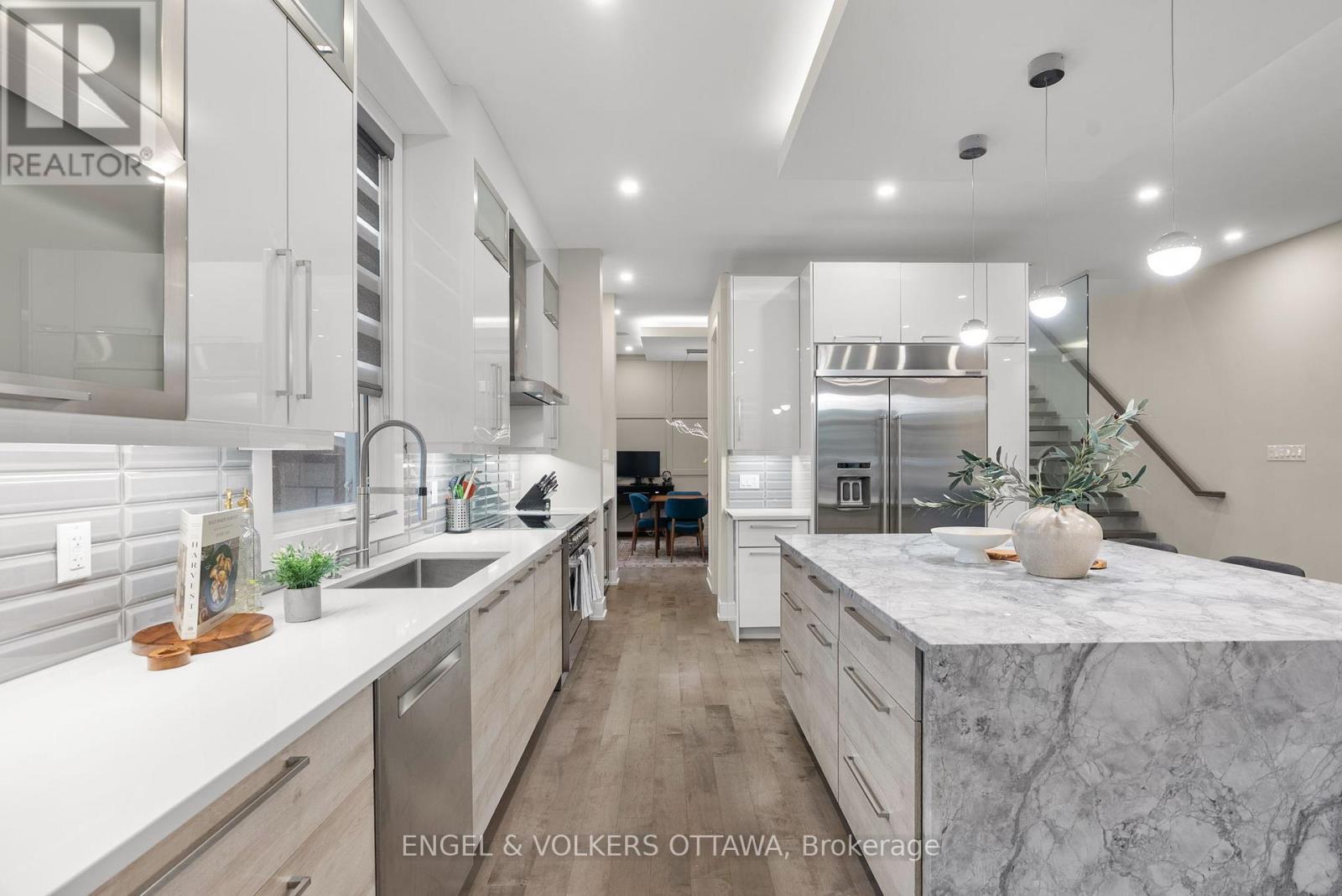 190 Northwestern Avenue, Ottawa, ON - Indoor Photo Showing Kitchen With Upgraded Kitchen
