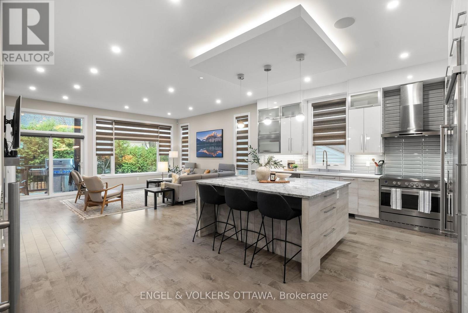 190 Northwestern Avenue, Ottawa, ON - Indoor Photo Showing Kitchen With Upgraded Kitchen