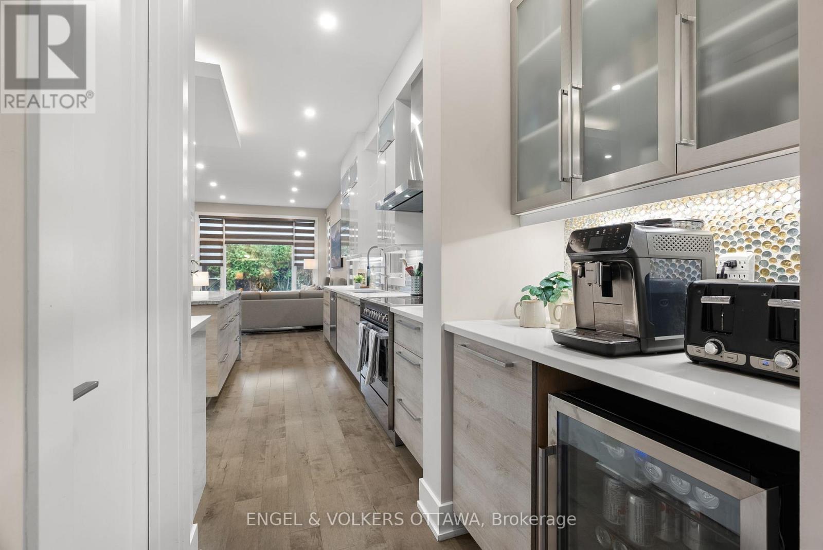 190 Northwestern Avenue, Ottawa, ON - Indoor Photo Showing Kitchen With Upgraded Kitchen