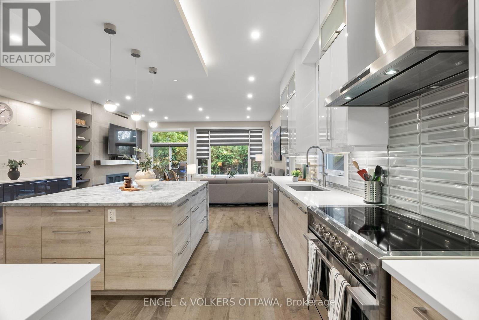 190 Northwestern Avenue, Ottawa, ON - Indoor Photo Showing Kitchen With Upgraded Kitchen