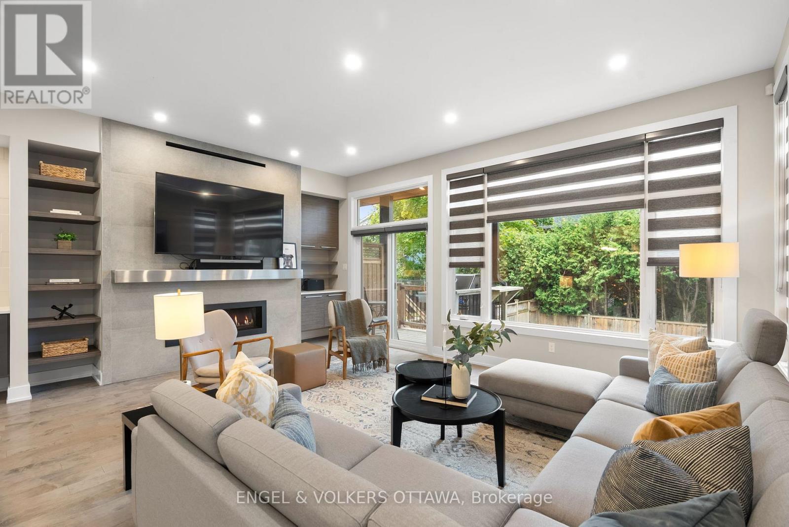 190 Northwestern Avenue, Ottawa, ON - Indoor Photo Showing Living Room