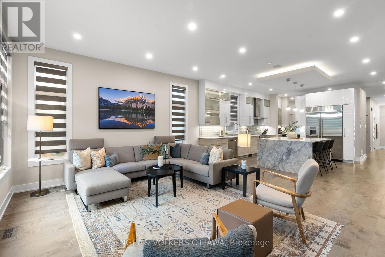 190 Northwestern Avenue, Ottawa, ON - Indoor Photo Showing Living Room