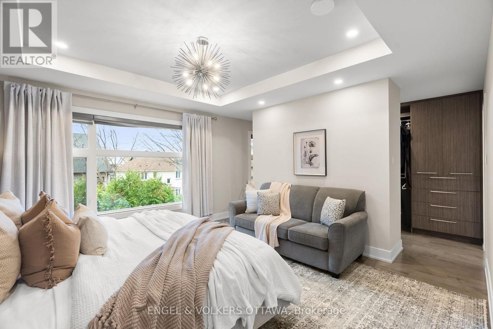 190 Northwestern Avenue, Ottawa, ON - Indoor Photo Showing Bedroom