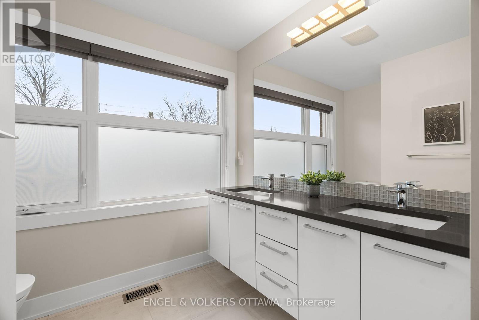 190 Northwestern Avenue, Ottawa, ON - Indoor Photo Showing Bathroom