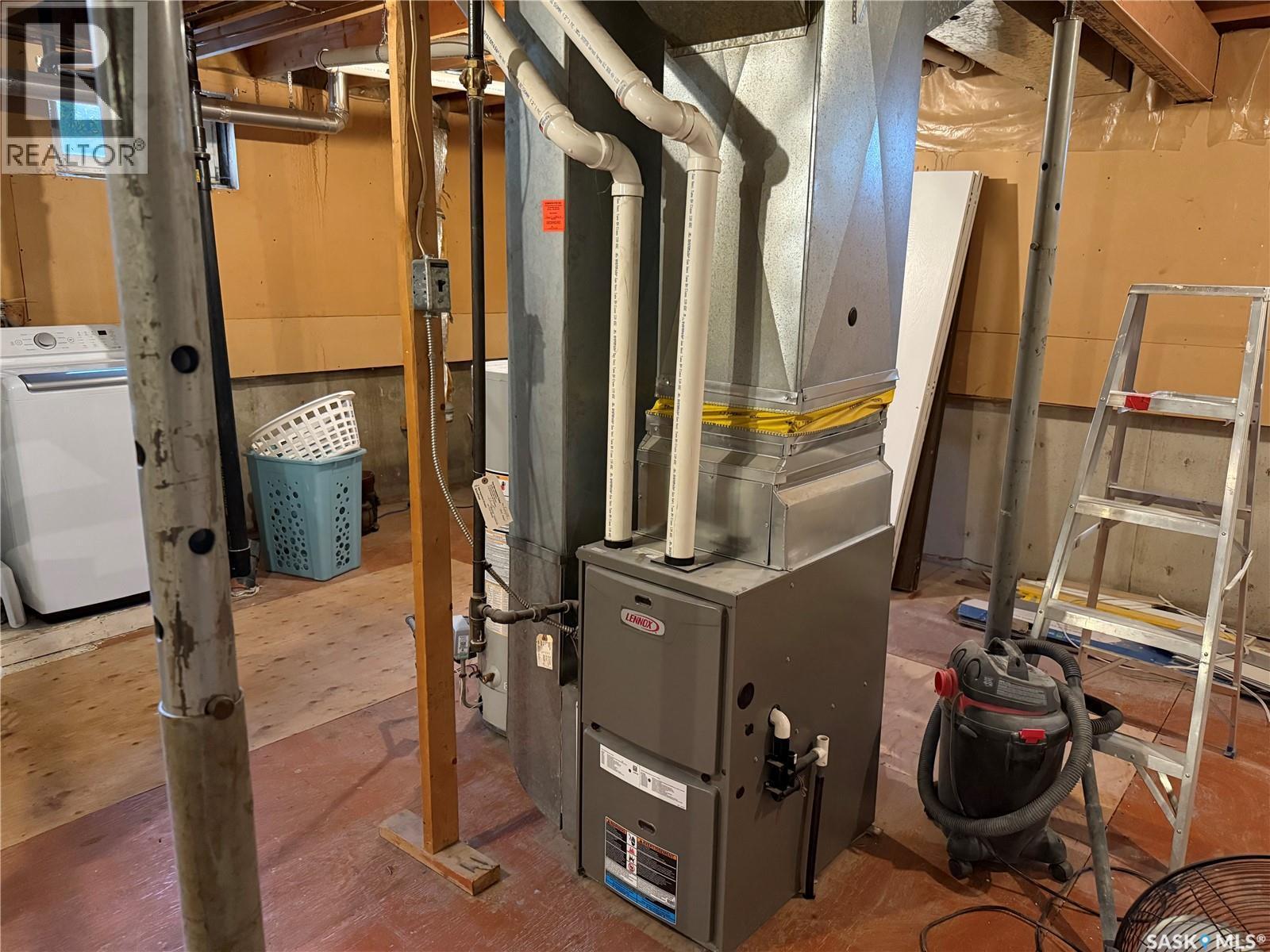 912 Larson Crescent, Eston, SK - Indoor Photo Showing Basement