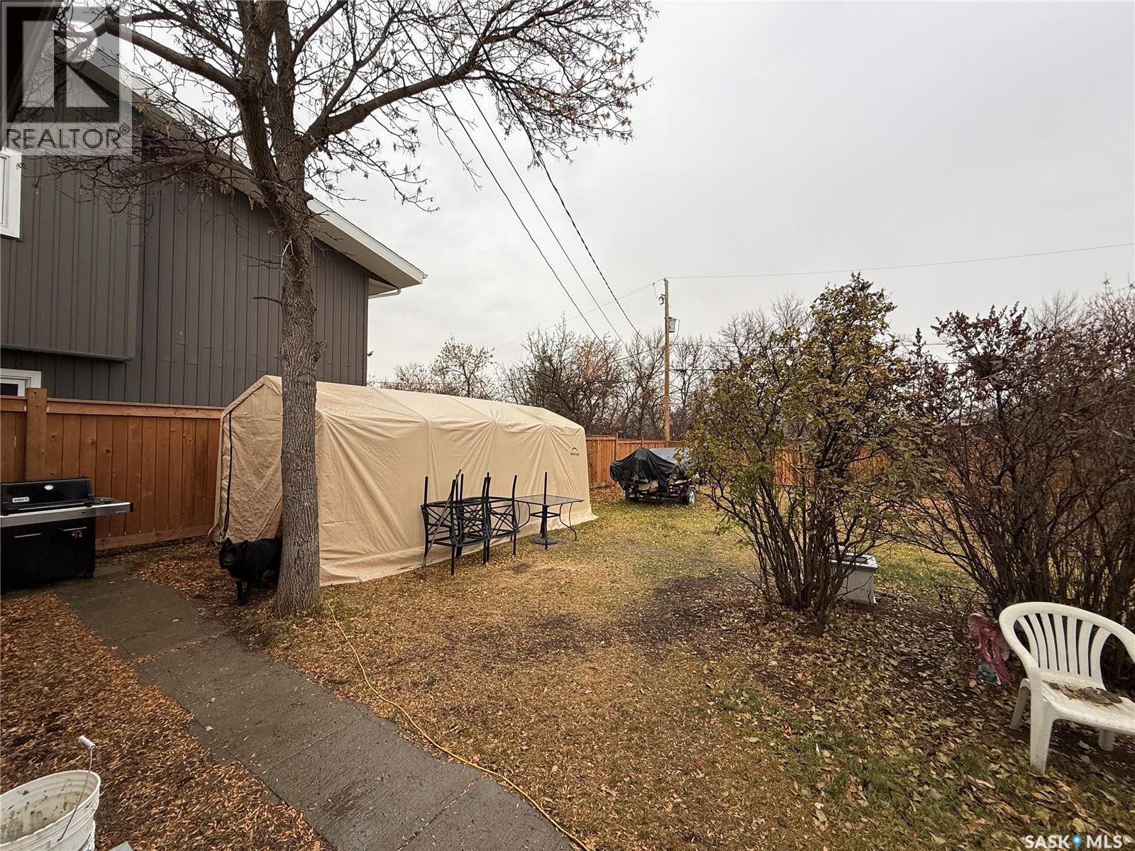912 Larson Crescent, Eston, SK - Outdoor