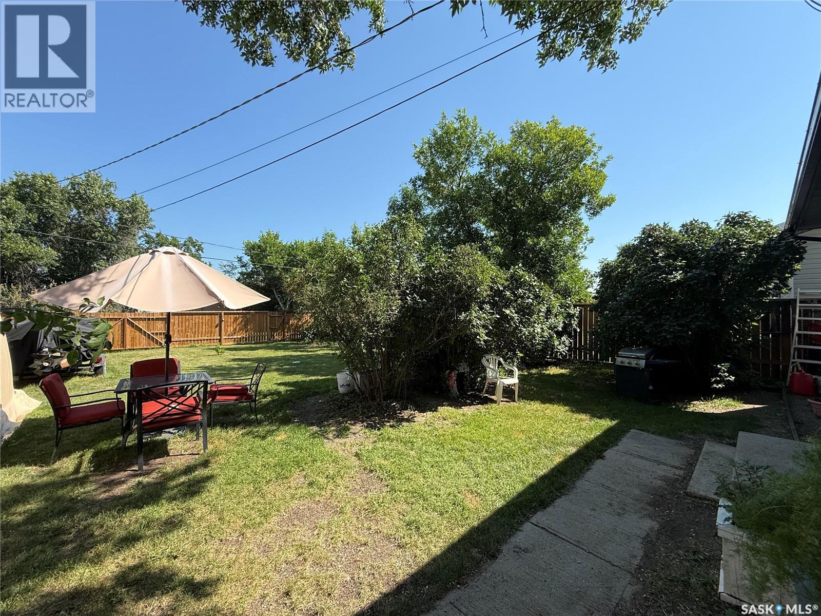 912 Larson Crescent, Eston, SK - Outdoor