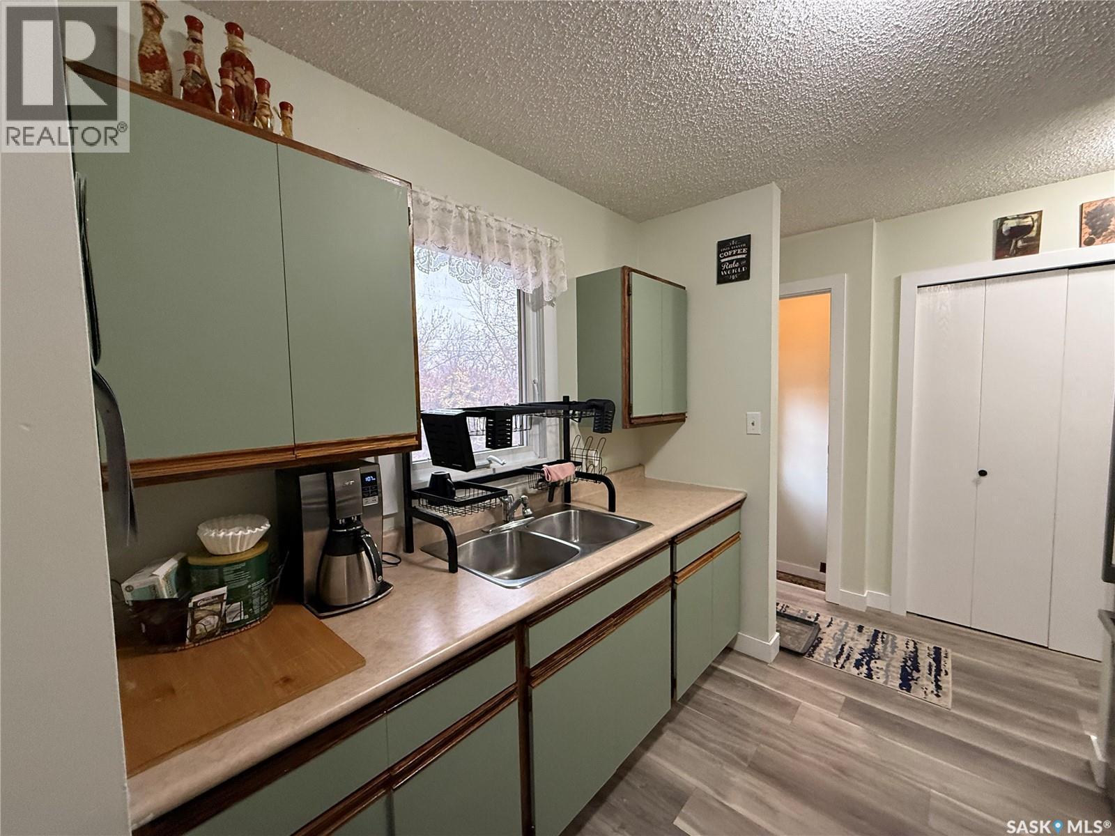 912 Larson Crescent, Eston, SK - Indoor Photo Showing Kitchen With Double Sink