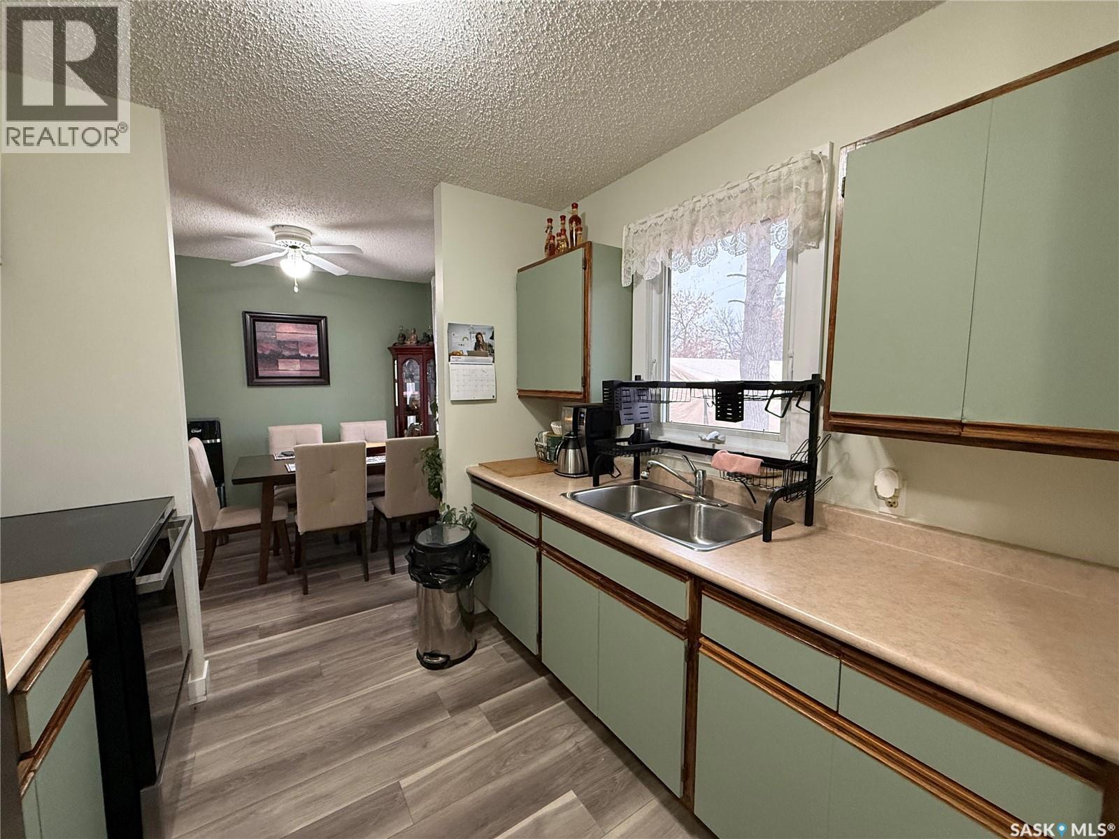 912 Larson Crescent, Eston, SK - Indoor Photo Showing Kitchen With Double Sink