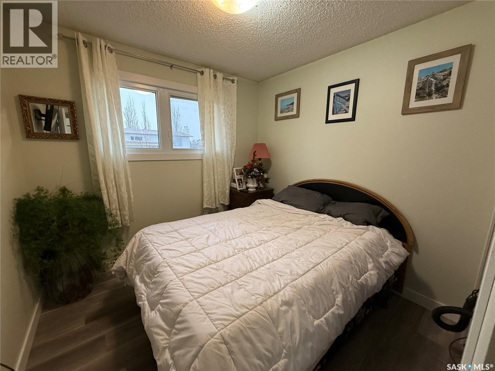 912 Larson Crescent, Eston, SK - Indoor Photo Showing Bedroom