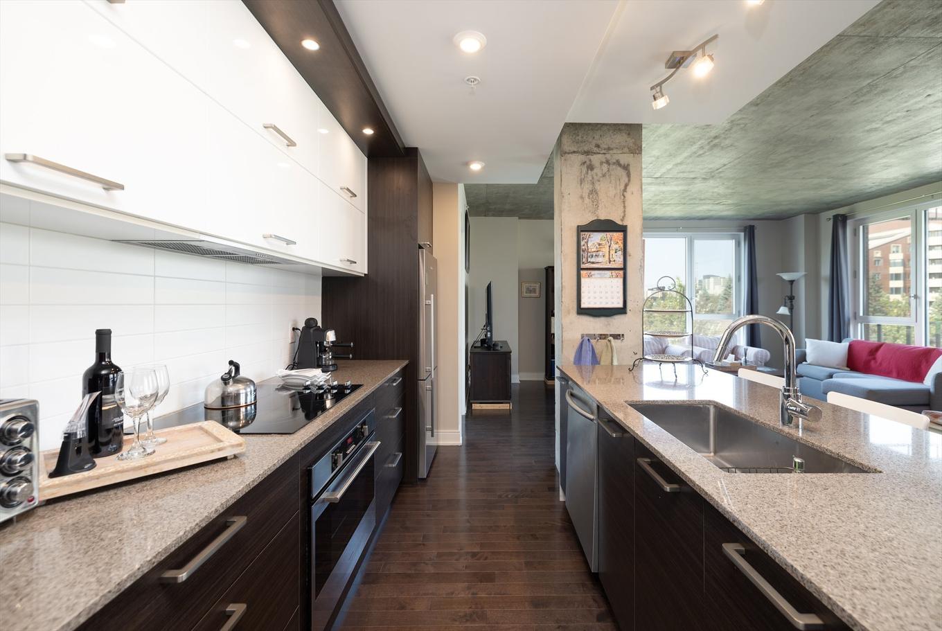 Cuisine - 308-11 Av. Gendron, Pointe-Claire, QC - Indoor Photo Showing Kitchen With Upgraded Kitchen