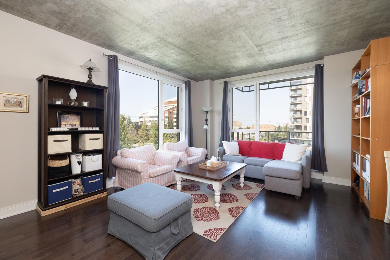 Salon - 308-11 Av. Gendron, Pointe-Claire, QC - Indoor Photo Showing Living Room