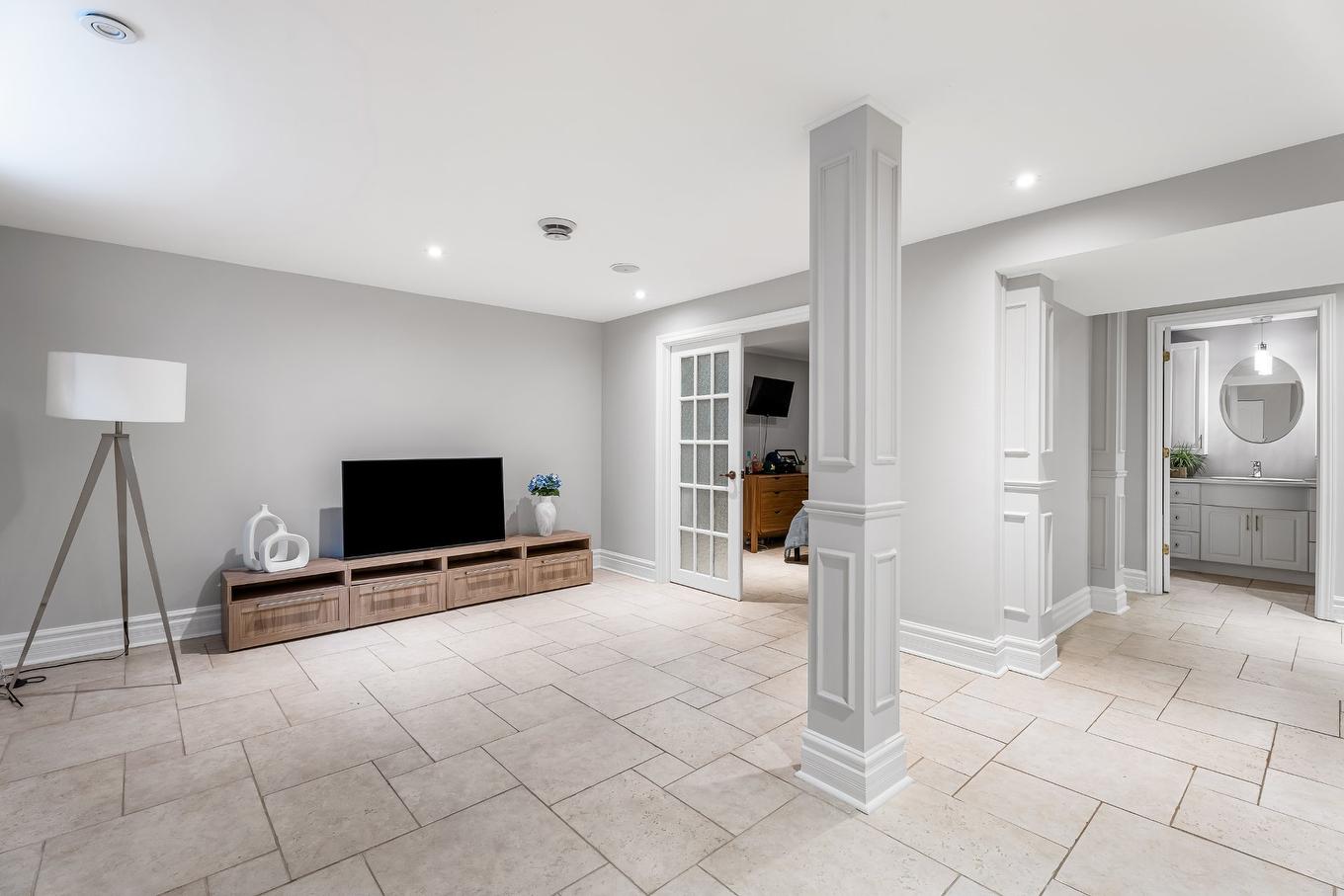 Salle de jeux - 1245 Boul. Mattawa, Laval (Fabreville), QC - Indoor Photo Showing Other Room