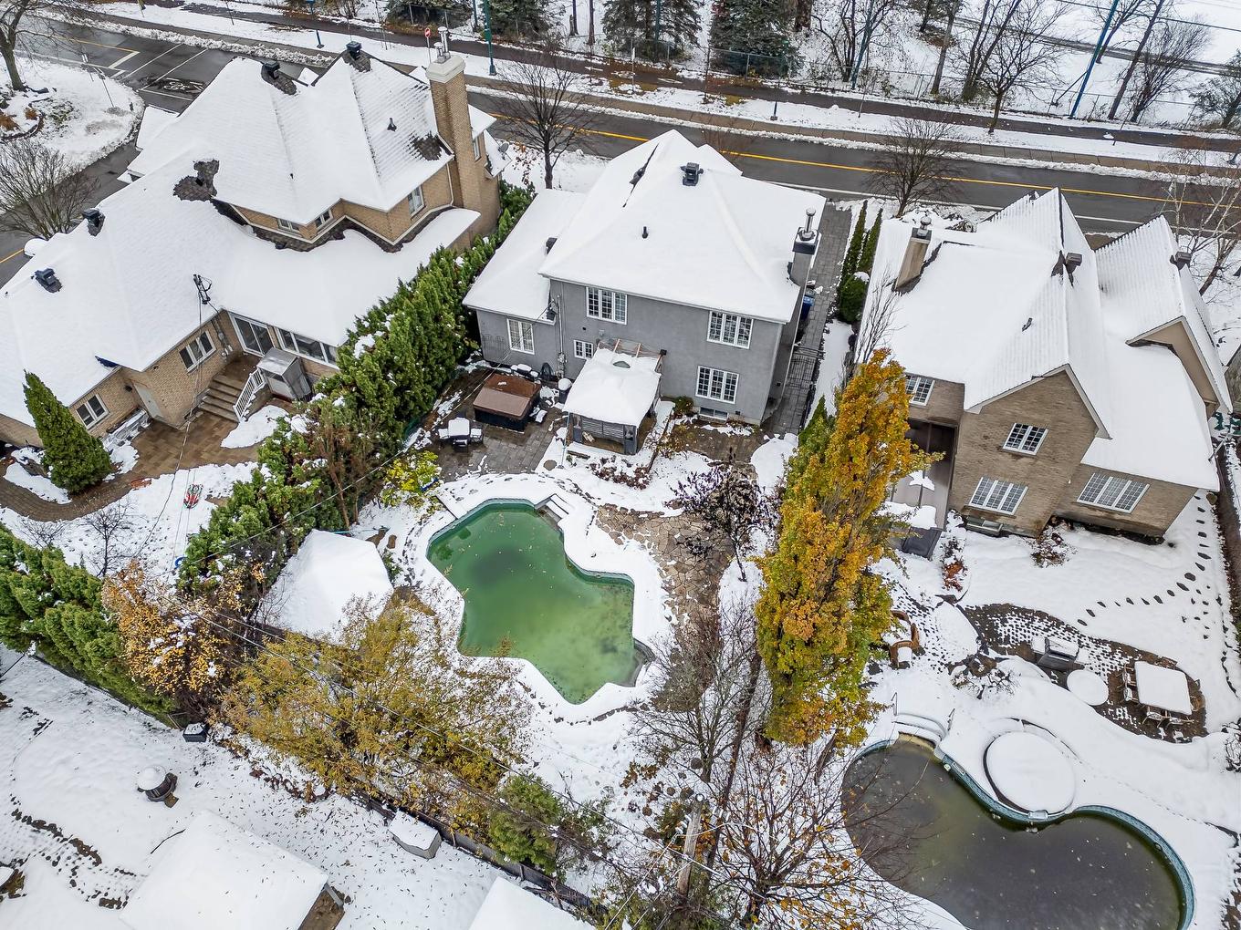 Spa - 1245 Boul. Mattawa, Laval (Fabreville), QC - Outdoor