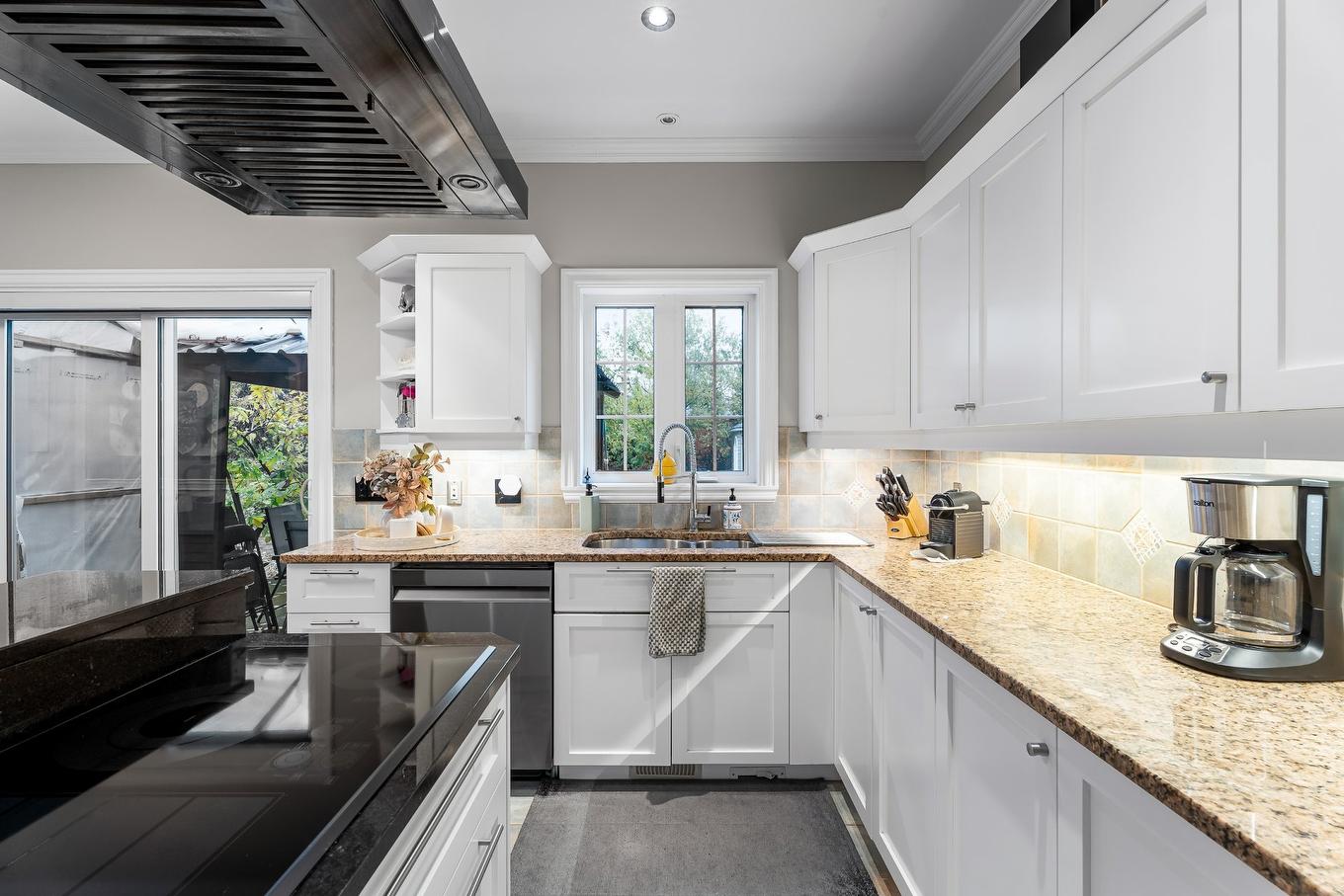 Cuisine - 1245 Boul. Mattawa, Laval (Fabreville), QC - Indoor Photo Showing Kitchen With Upgraded Kitchen