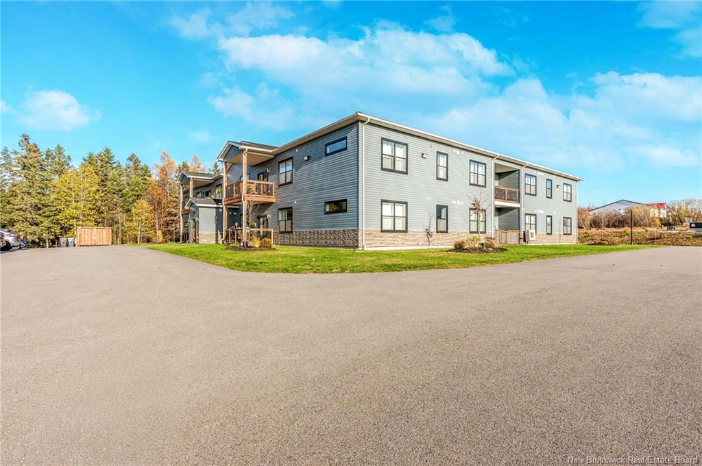 102-79 Mapleview Dr, Hampton, NB