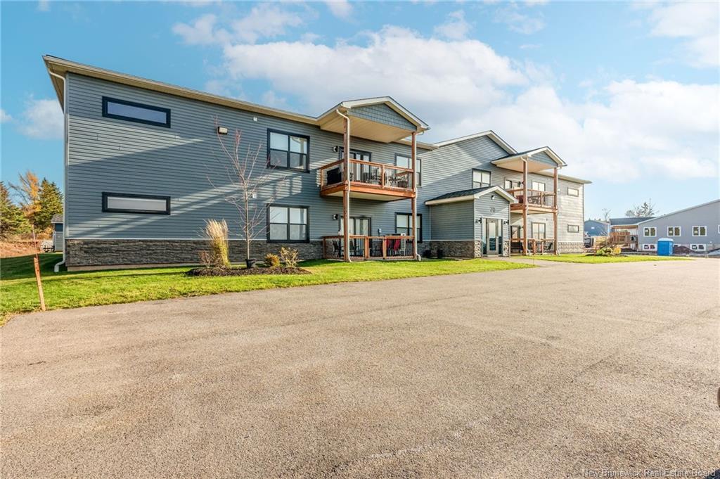 102-79 Mapleview Dr, Hampton, NB