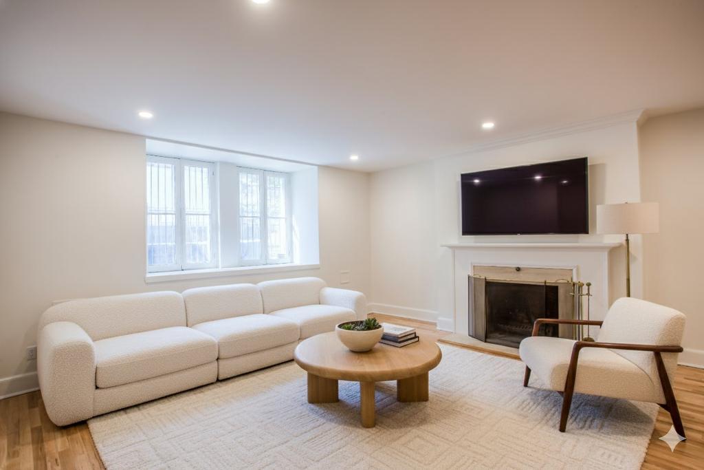 Salon - 3485 Rue Durocher, Montréal (Le Plateau-Mont-Royal), QC - Indoor Photo Showing Living Room With Fireplace