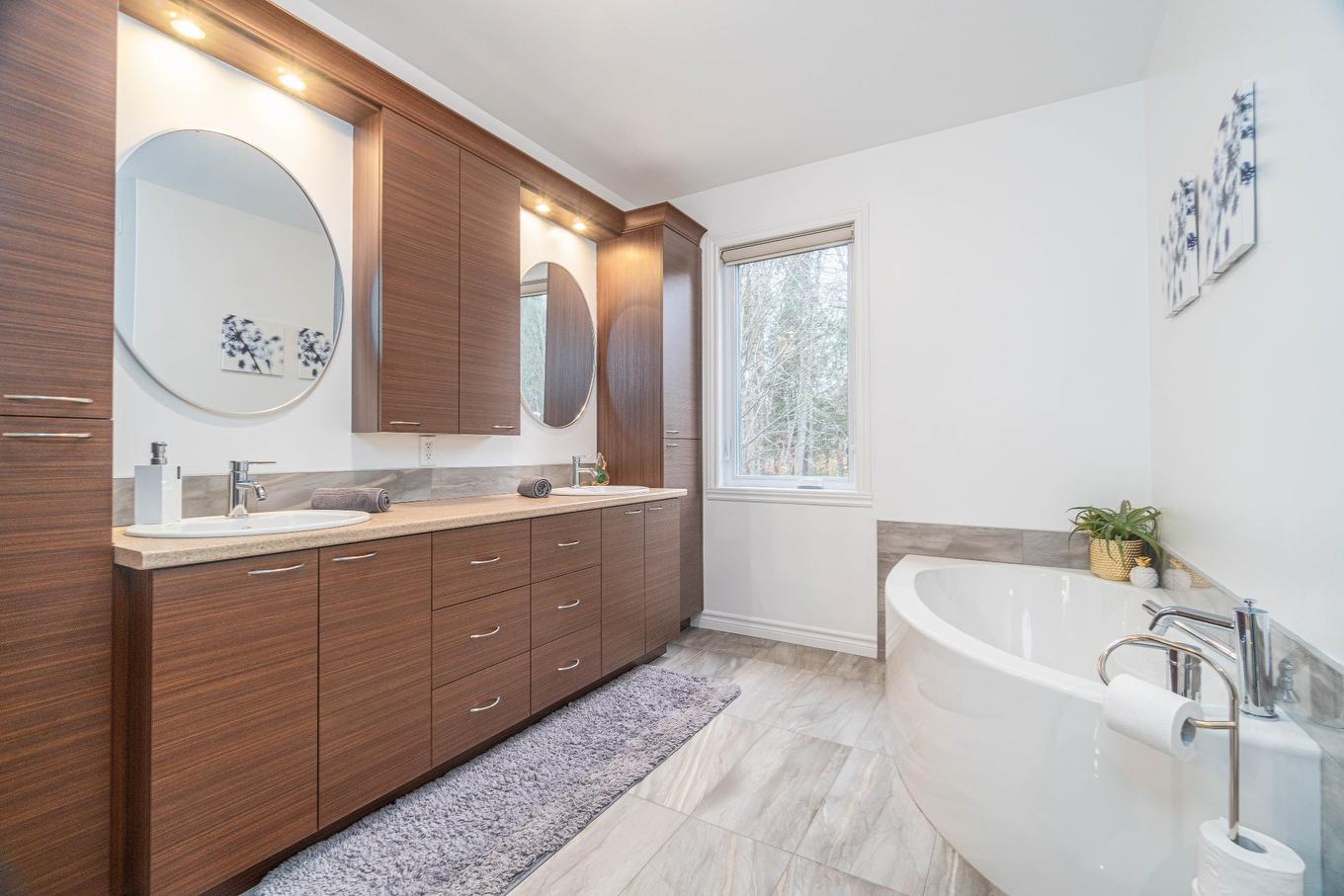 Bathroom - 120 Ch. Du Faubourg, Mont-Tremblant, QC - Indoor Photo Showing Bathroom