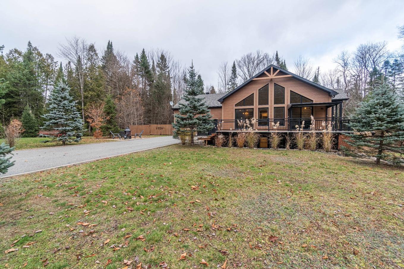 Frontage - 120 Ch. Du Faubourg, Mont-Tremblant, QC - Outdoor With Deck Patio Veranda