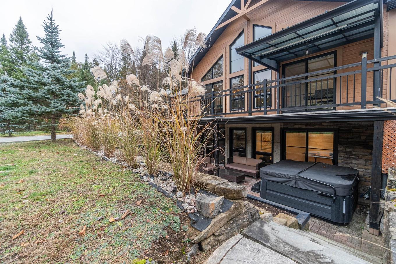 Hot tub - 120 Ch. Du Faubourg, Mont-Tremblant, QC - Outdoor