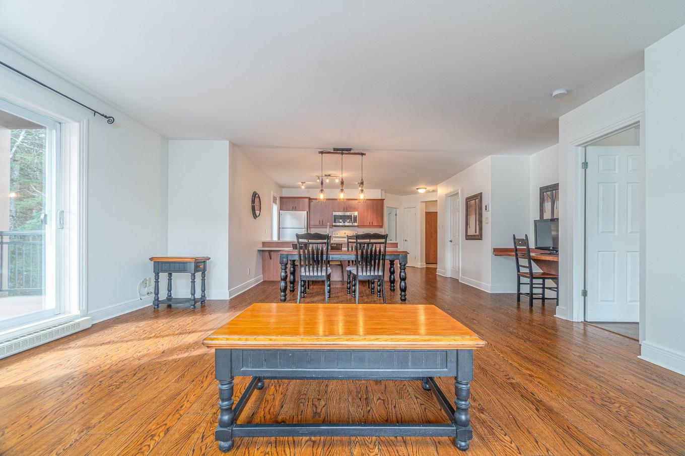 Interior - 205-145 Rue Du Ruisseau-Clair, Mont-Tremblant, QC - Indoor Photo Showing Living Room
