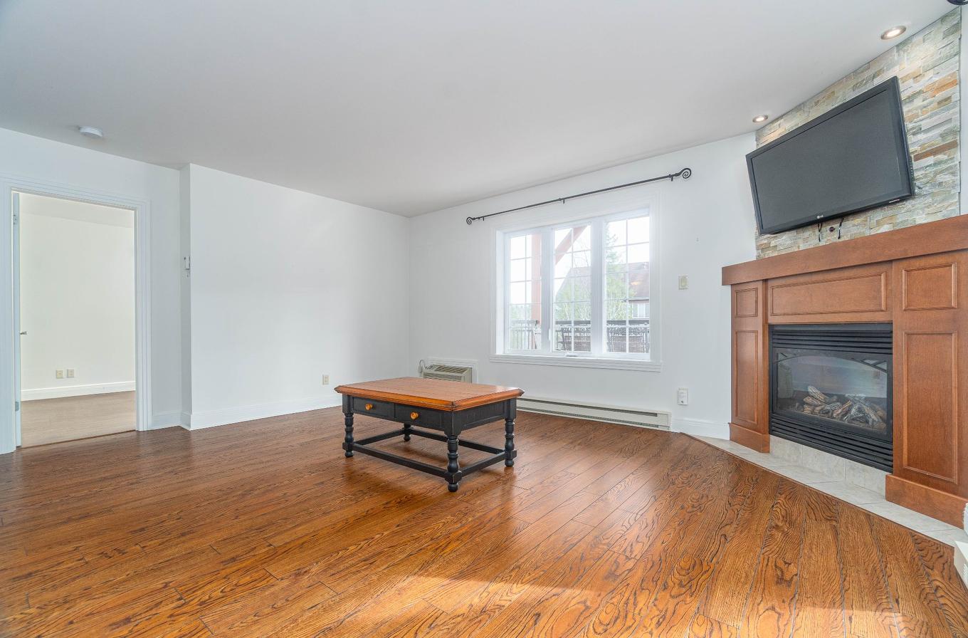Living room - 205-145 Rue Du Ruisseau-Clair, Mont-Tremblant, QC - Indoor Photo Showing Living Room With Fireplace