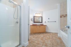 Ensuite bathroom -