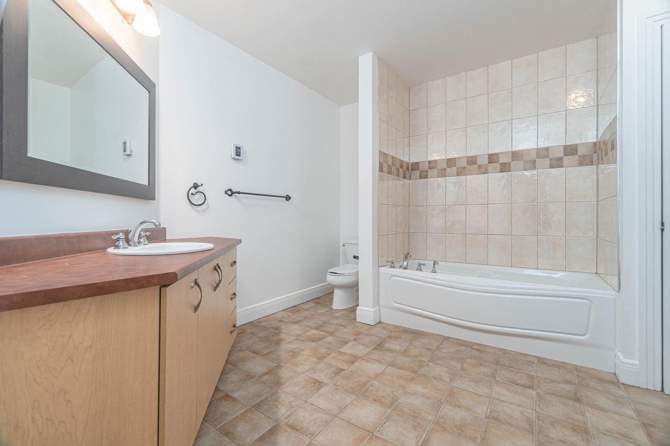 Bathroom - 205-145 Rue Du Ruisseau-Clair, Mont-Tremblant, QC - Indoor Photo Showing Bathroom