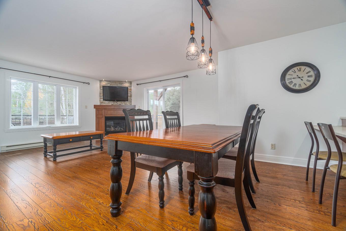 Dining room - 205-145 Rue Du Ruisseau-Clair, Mont-Tremblant, QC - Indoor Photo Showing Dining Room With Fireplace