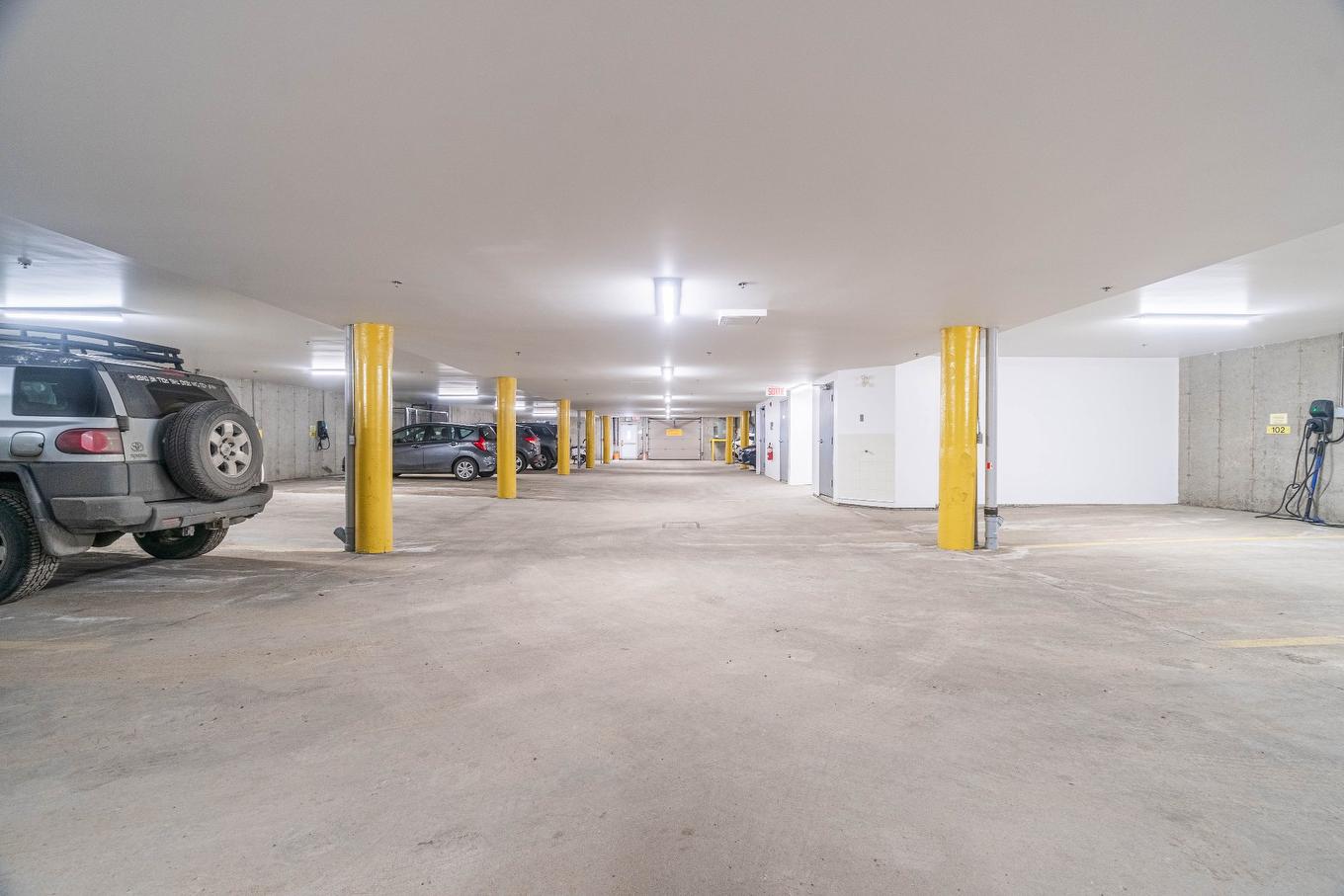 Garage - 205-145 Rue Du Ruisseau-Clair, Mont-Tremblant, QC - Indoor Photo Showing Garage