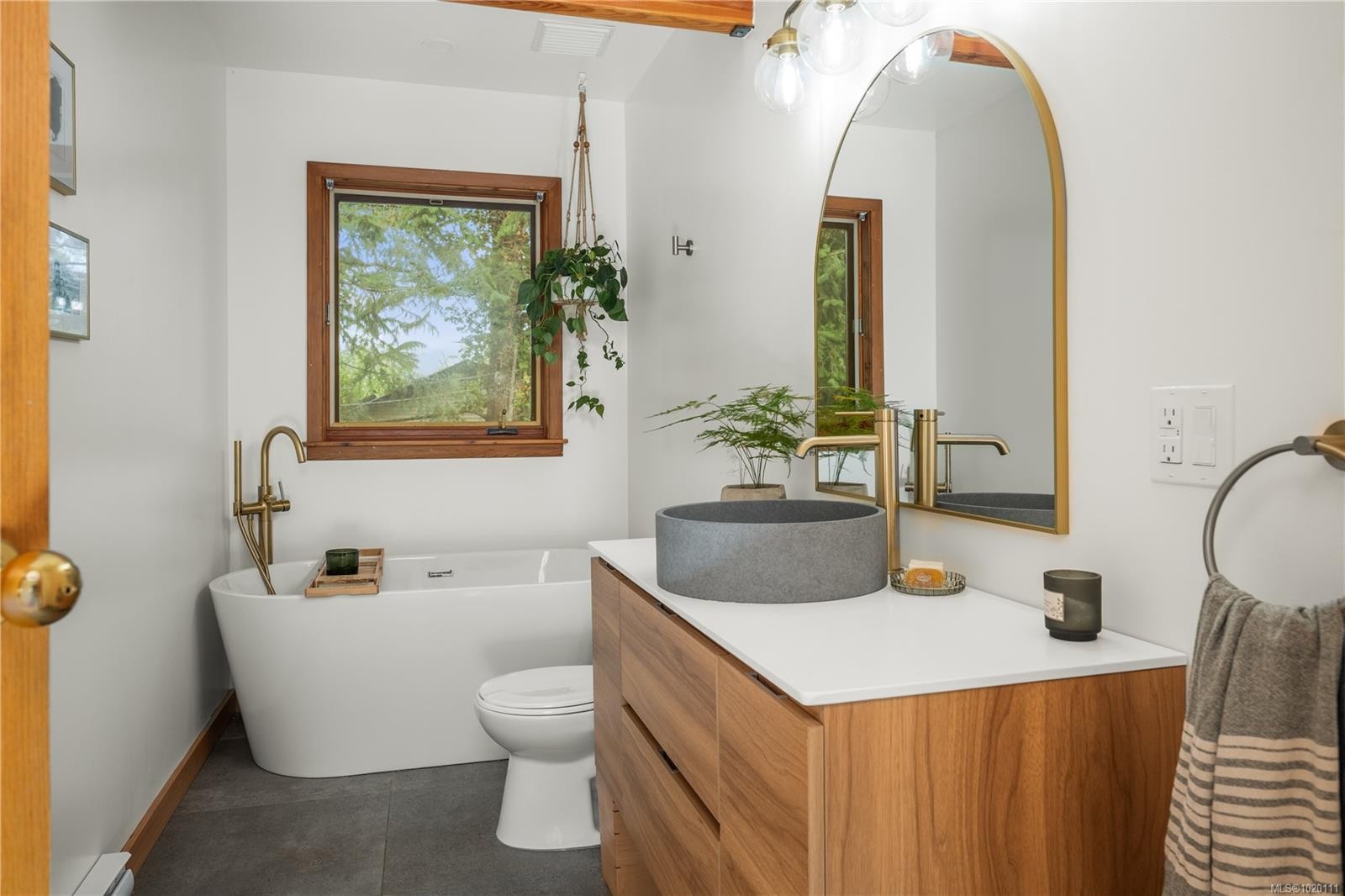 6869 Philip Rd, Lantzville, BC