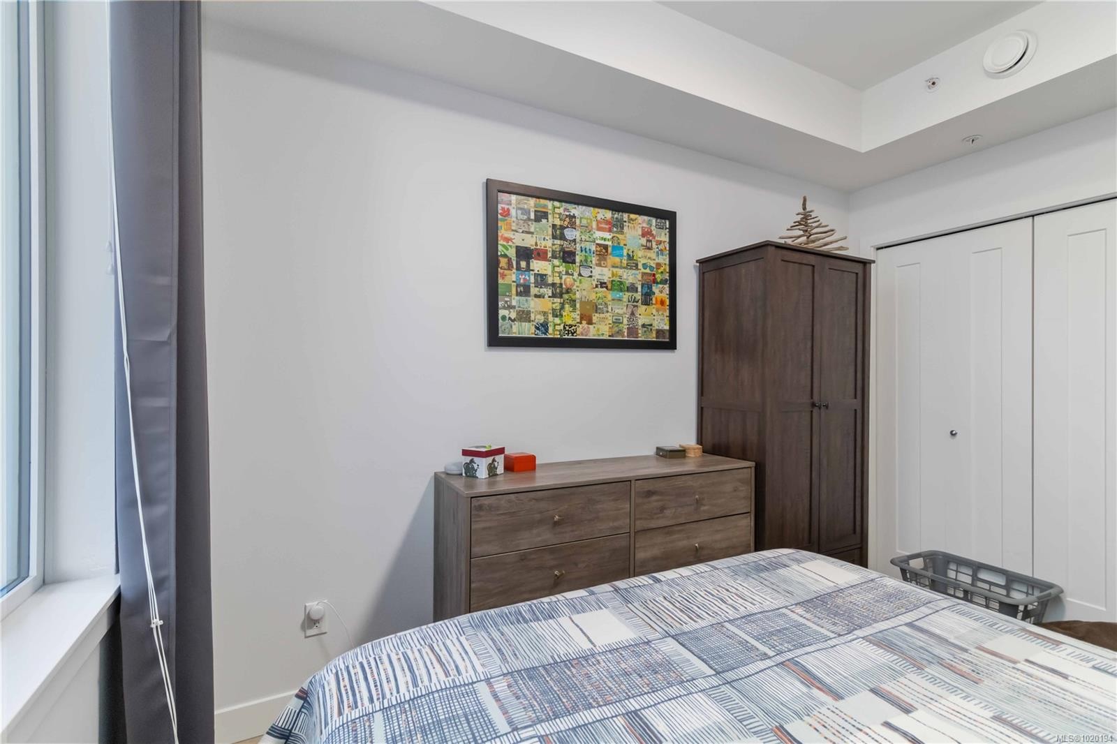 302-9864 Fourth St, Sidney, BC - Indoor Photo Showing Bedroom