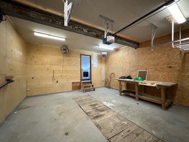 113 Centennial Drive, Schreiber, ON - Indoor Photo Showing Garage