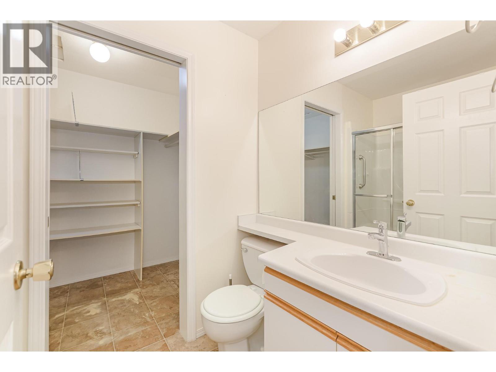 111 Harbourfront Drive Nw Unit# 47, Salmon Arm, BC - Indoor Photo Showing Bathroom