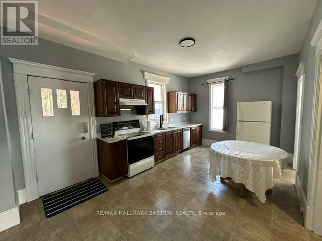 Unit 1 - 293 Dalhousie Street, Peterborough (Town Ward 3), ON - Indoor Photo Showing Kitchen