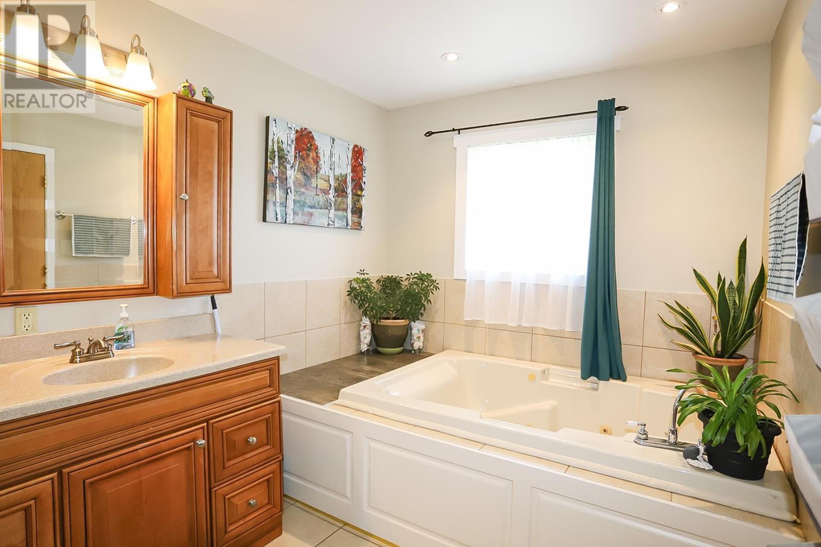 2233 Hilton Rd, Hilton Beach, ON - Indoor Photo Showing Bathroom