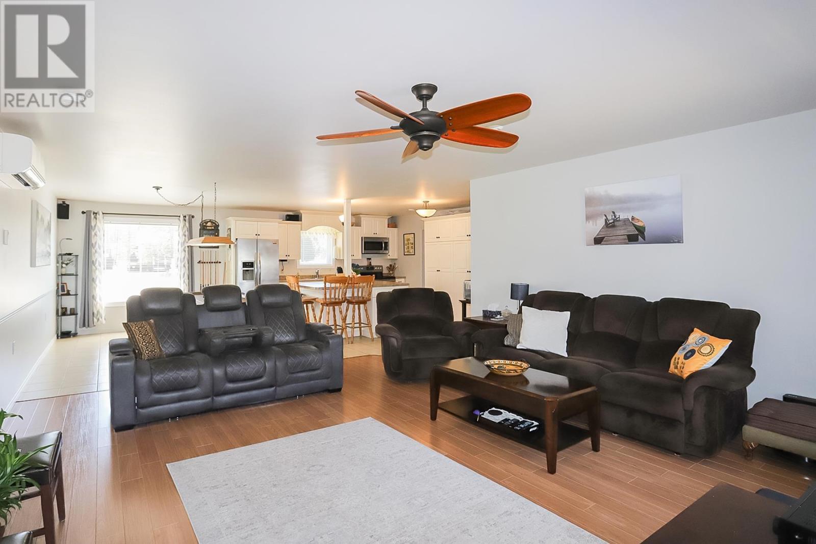 2233 Hilton Rd, Hilton Beach, ON - Indoor Photo Showing Living Room
