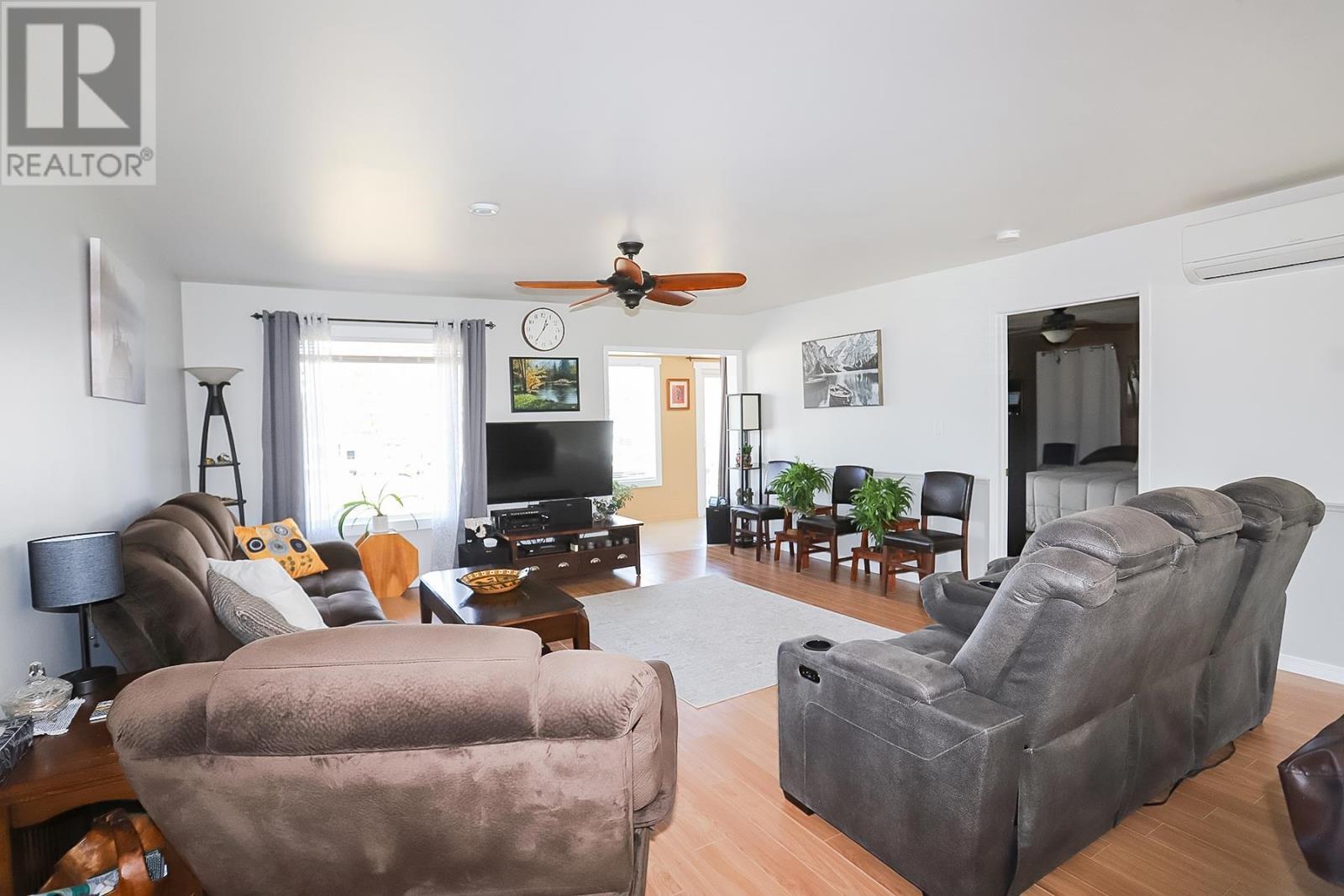 2233 Hilton Rd, Hilton Beach, ON - Indoor Photo Showing Living Room