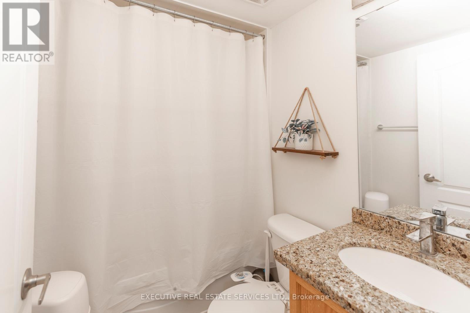 #203 - 4 Dayspring Circle, Brampton, ON - Indoor Photo Showing Bathroom