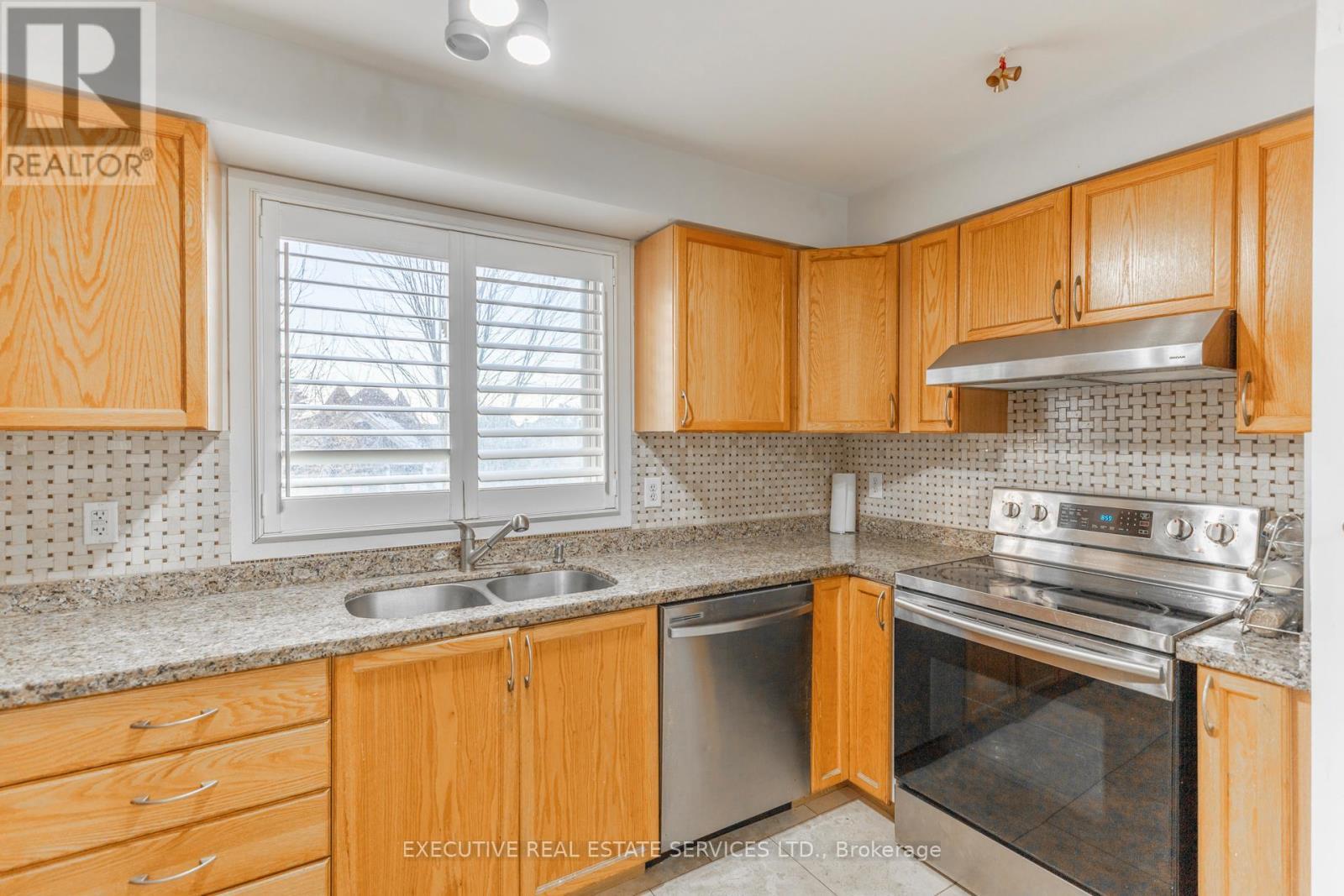#203 - 4 Dayspring Circle, Brampton, ON - Indoor Photo Showing Kitchen With Stainless Steel Kitchen With Double Sink
