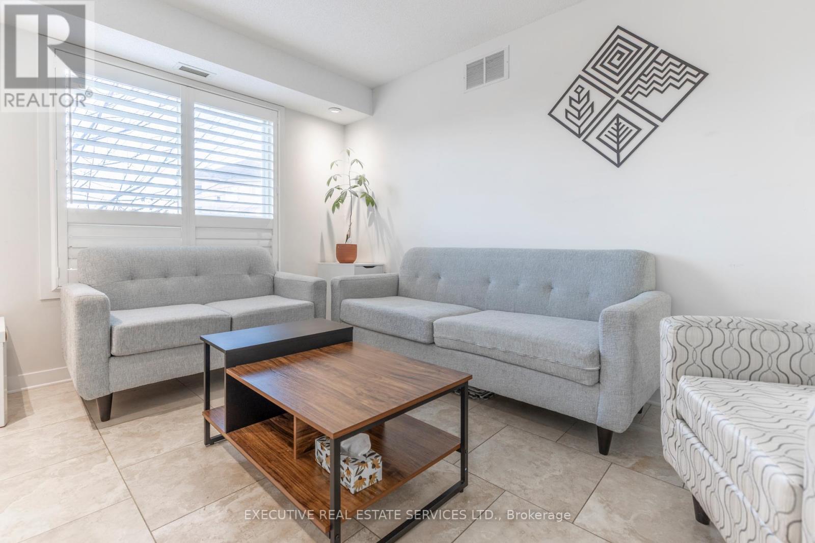 #203 - 4 Dayspring Circle, Brampton, ON - Indoor Photo Showing Living Room