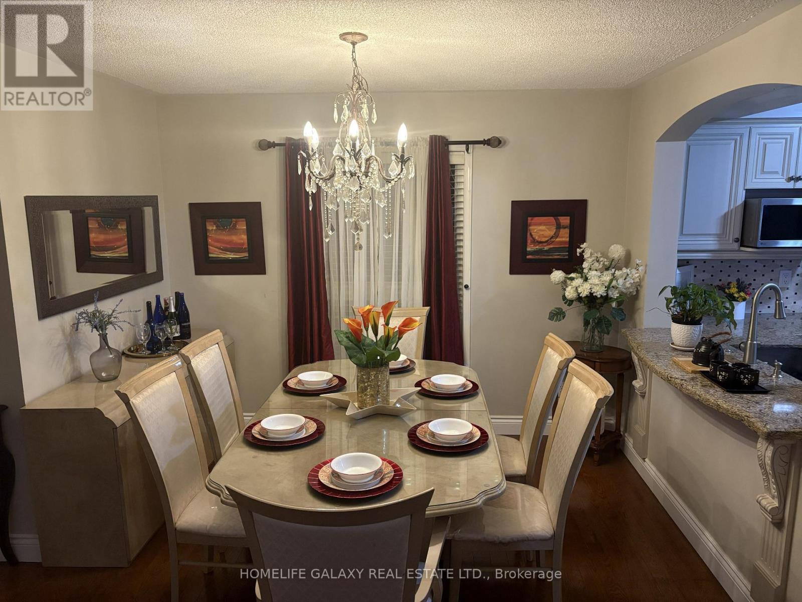 69 Crown Victoria Drive, Brampton, ON - Indoor Photo Showing Dining Room