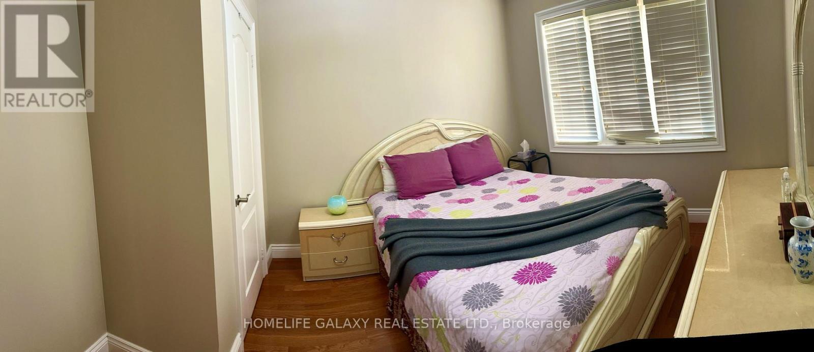 69 Crown Victoria Drive, Brampton, ON - Indoor Photo Showing Bedroom