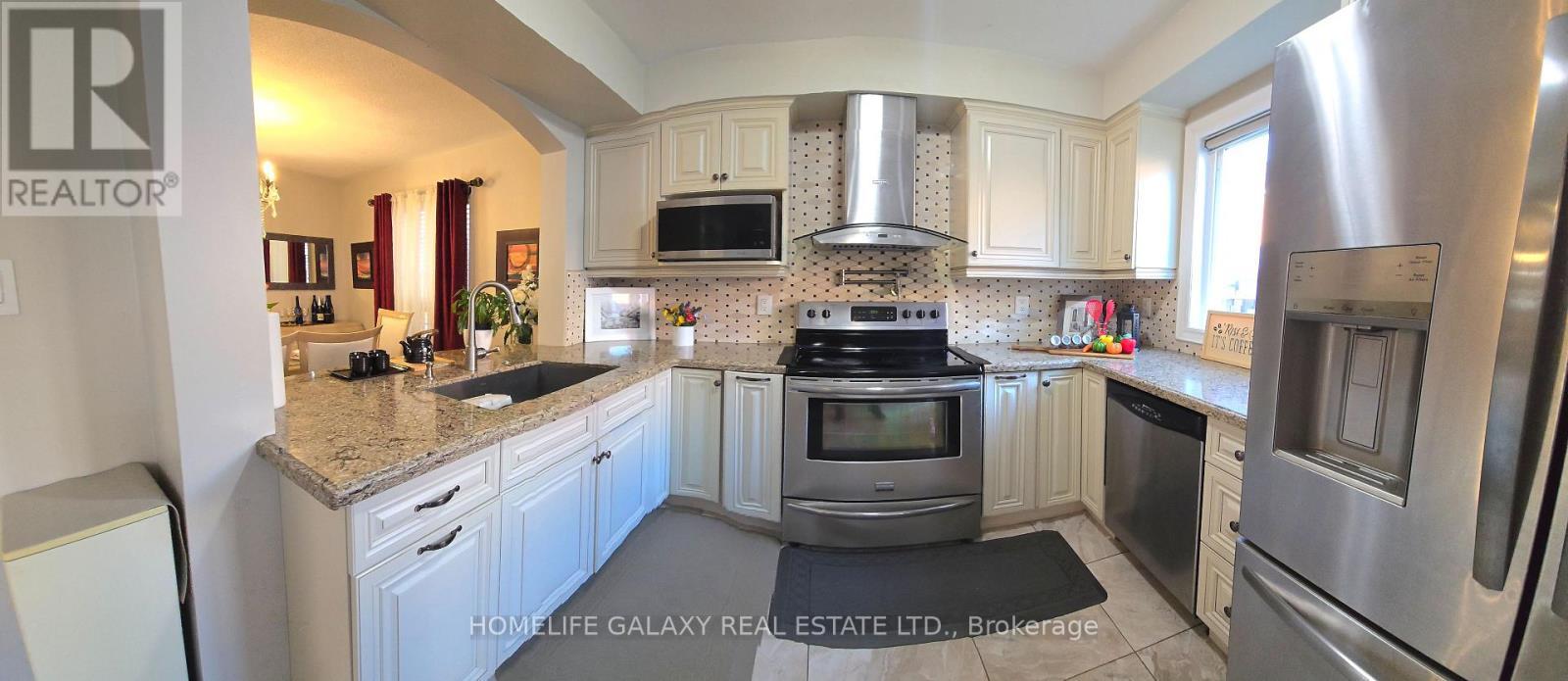 69 Crown Victoria Drive, Brampton, ON - Indoor Photo Showing Kitchen